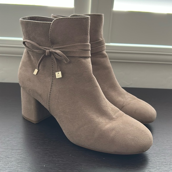 Kelly & Katie Shoes - Kelly & Katie tan suede like ankle boot / bootie with bows